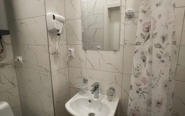 S Vidom Na More I Goryi Apartment