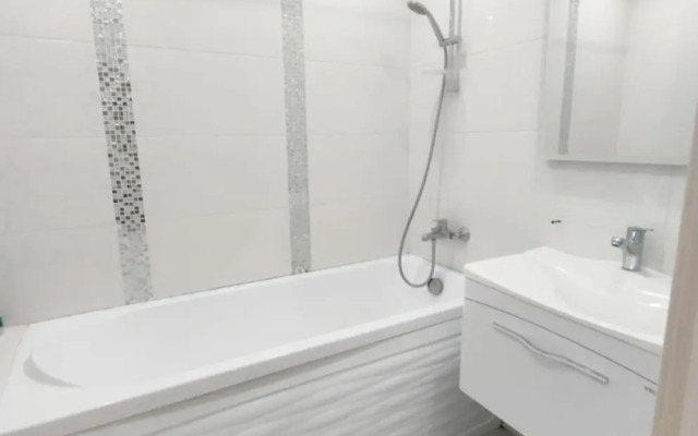 2-kh Komnatnaya Prostornaya I Svetlaya Flat
