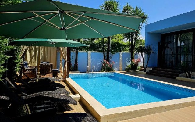 Dachis Villa