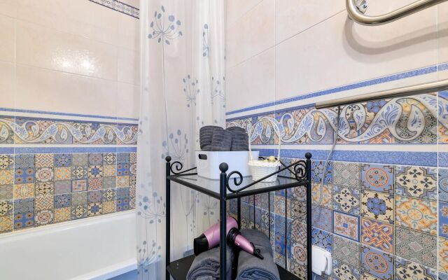 Evrodvuhkomntantaya U Metro I Razvodnogo Mosta Flat