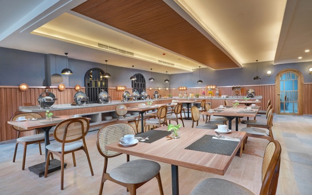 Отель Aston Inn Jemursari