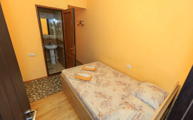 Отель Alpina Yerevan