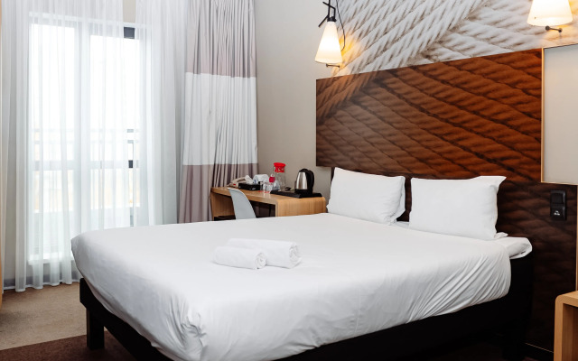 Ibis Aktobe Hotel