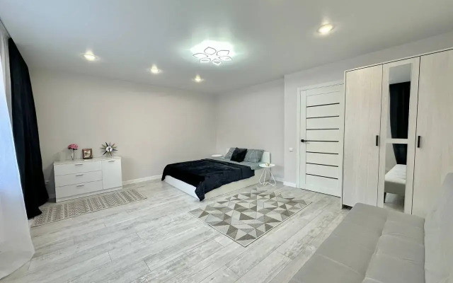 Ryadom S Readovskim Parkom Flat