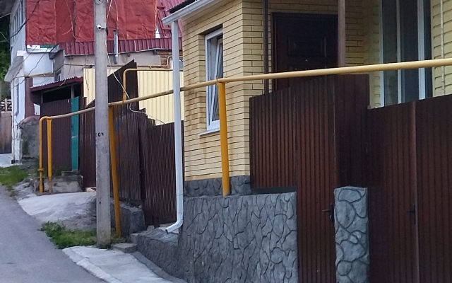 U podnozhiya gory Medovaya Guest House