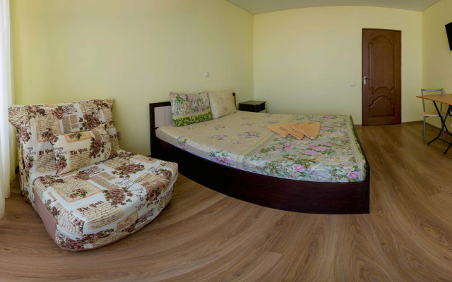 Roza Vetrov Guest House