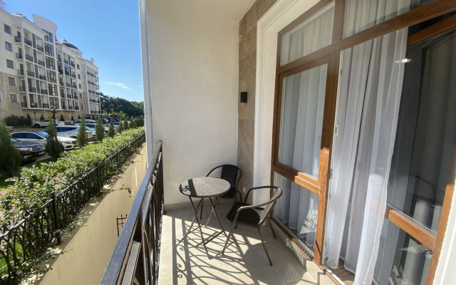 235 V Tsentre Na Pervoy Linii Flat