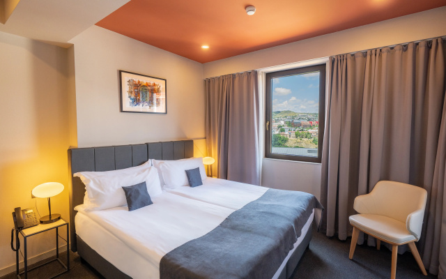 Отель King Tamar By Luxuria Hotels