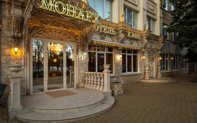 Hotel Monarkh