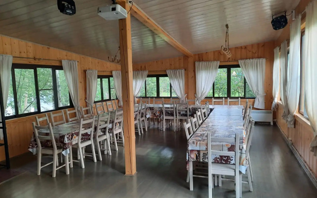 Частный дом коттедж с пятью комфортабельными спальнями