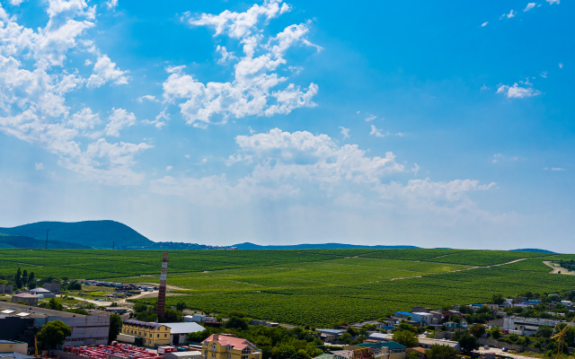 Apartamenty s panoramnymi oknami i vidom na more ot LetoApart Apartments