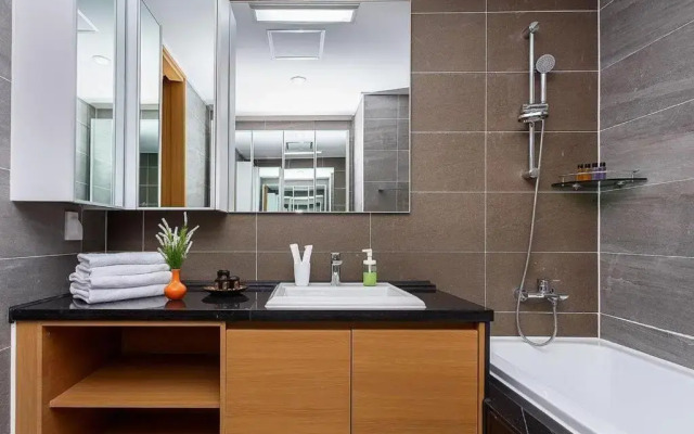 Na Prospekte Kabanbay Batyra, 43blokb Apartments