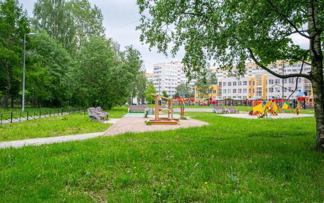 Uyutnaya Trekhkomnatnaya Orange Apart Flat