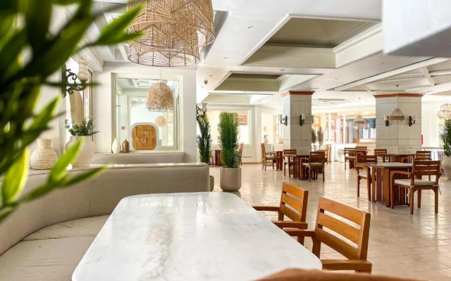 The Breakers Diving & Surfing Lodge