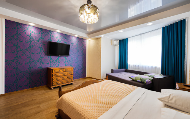 Na Revolyutsionnoy 3 Apartments