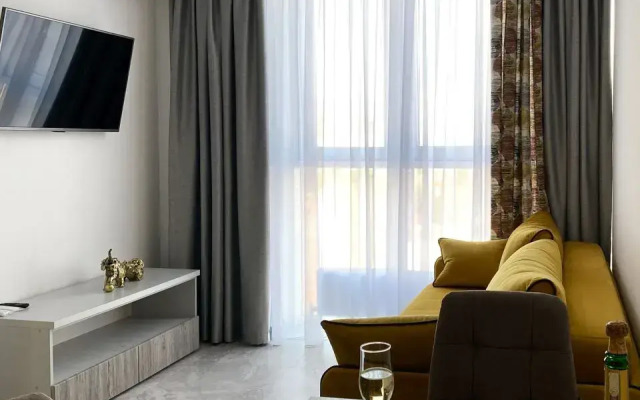 vidovye s krovat'yu i bol'shim balkonom, 17 etazh Apartments