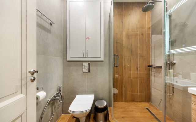 Na Pervomajskoj 70/66 SutkiRu Flat