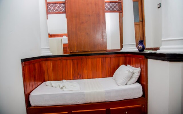 Blue Swan Inn Hotel