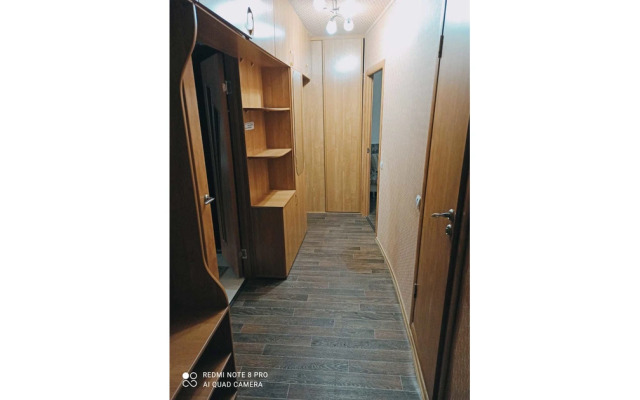 Apartments Trehkomnatnyie v mikrorajone 8a, 42