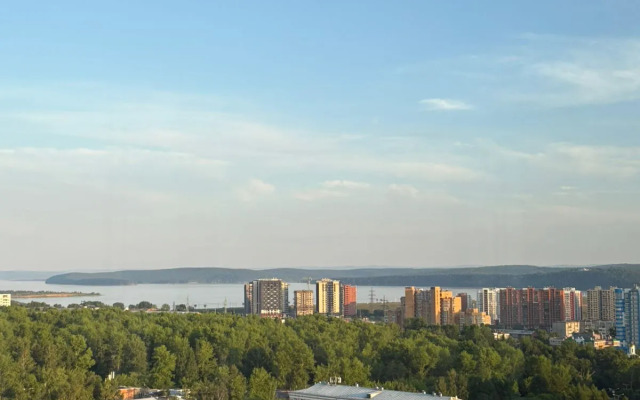 Bolshoy Lyuks s Dzhakuzi i Vidom na Gorod Flat