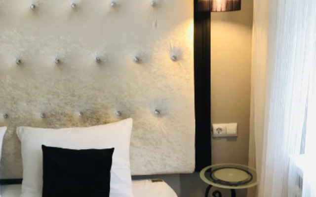 Na Marshala Borzova 105 Apartments