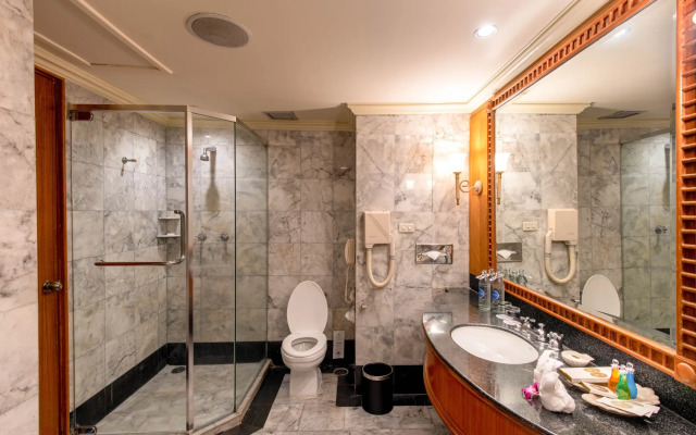 Montien Riverside Hotel Bangkok
