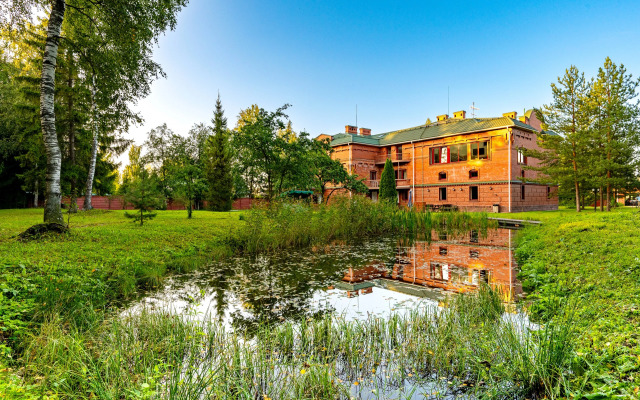 Частный дом в Гатчине с Бассейном и Сауной