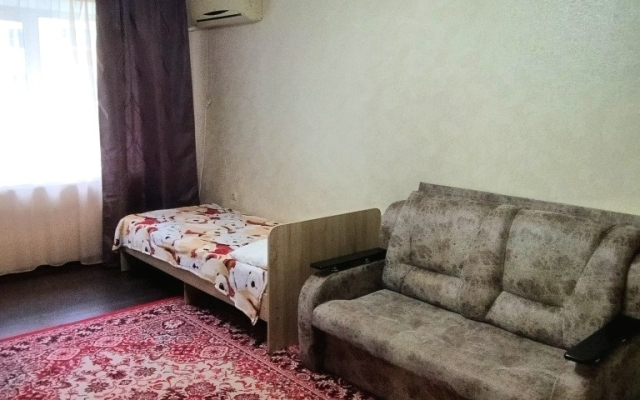 Kvartira Na Oktyabryskoy 215/1 Apartments