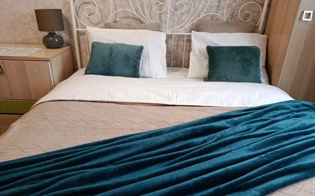 Апартаменты Квартира AlexHome РП Свердловский Строителей 9