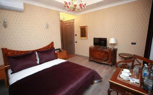 West Inn Palace Hotel