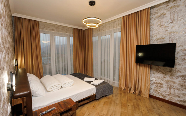 Частный Дом в Горах с Бассейном