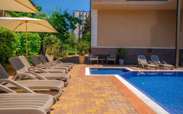 Arno Guest House