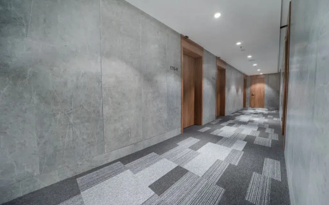 Na Ulitse Salova, 61 0906 Flat