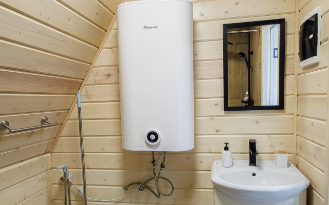 Частный дом А-фрейм для отдыха в дубовом лесу