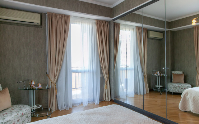 V Tsentre Goroda vozle Mziuri Parka Apartments