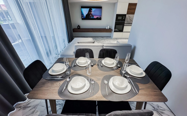 Dvukhurovnevye s basseynom Apartments