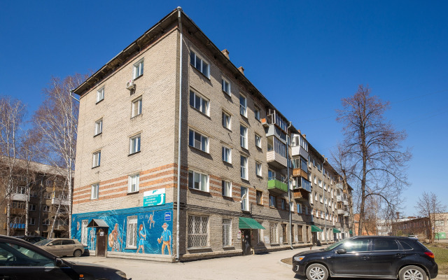 Na Ulitse Dusi Kovalchuk 185B Flat