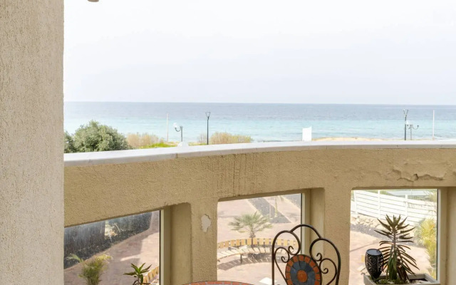 GW932 Gugel Waves Amazing Seaview Flat