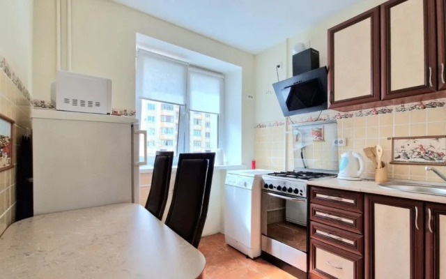 Na Ulitse Parizhskoy Kommuny 19 Apartments