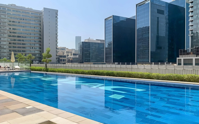 Keyrock Chic 2BR Escape Pool & Lake View Apartments