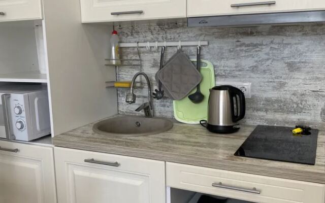 34/Studio with mountain view