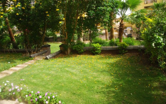 Luxury garden and walk anywhere Apartments
