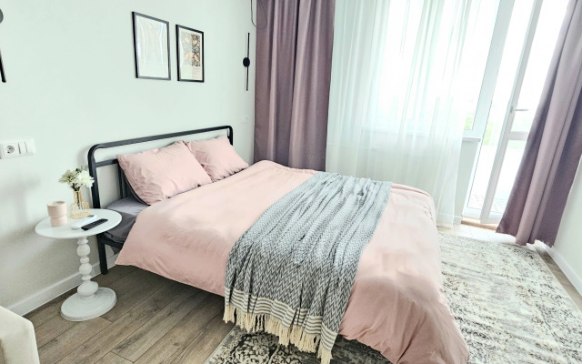 Sovremennaya S Vidom Na Les Flat