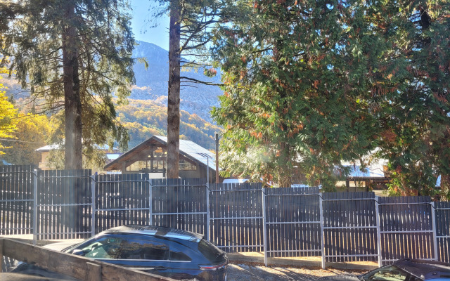 Domik U Snezhnykh Vershin Private House