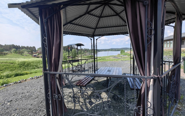 Gostevoy Dom Pavola Guest House