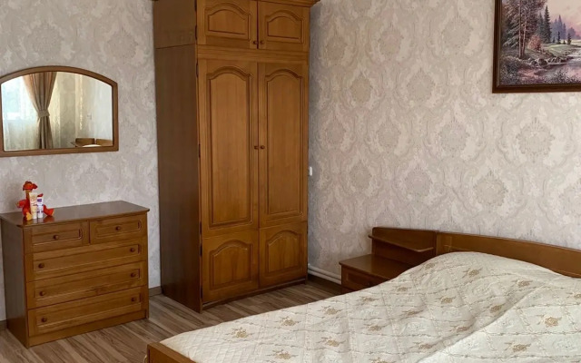 Dvukhetazhny S Basseynom Private House