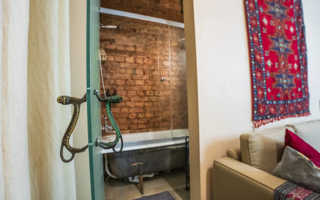 Апартаменты Аутентичная Квартира с Раритетной Печью 19 Века