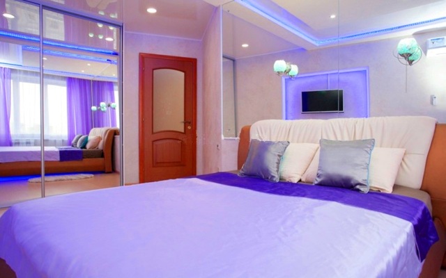 Na Ploschadi Revolyutsii Apartments