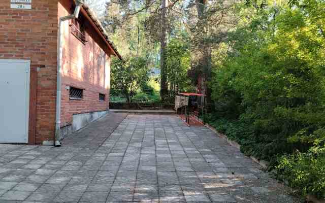 Частный дом Дом у реки в английском стиле