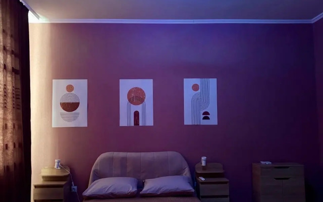 Uyutnaya I Bolshaya Kvartira-Studiya Flat